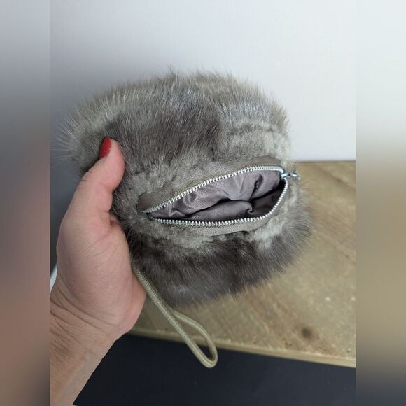 Vintage real fur hand warmer with zip pouch Grey muff - Picture 7 of 7
